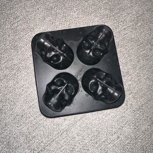 Like New! Never used Black Skull Ice Cube Tray